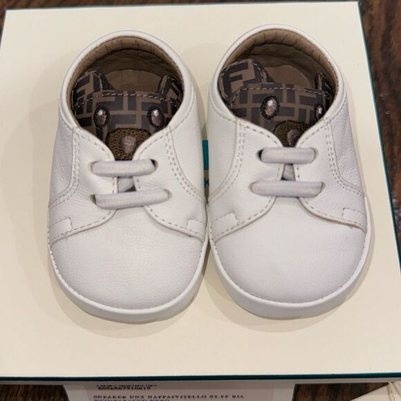 FENDI BABY LOGO LACE CRIB SHOE WITH FF DETAIL 2C - Picture 3 of 10